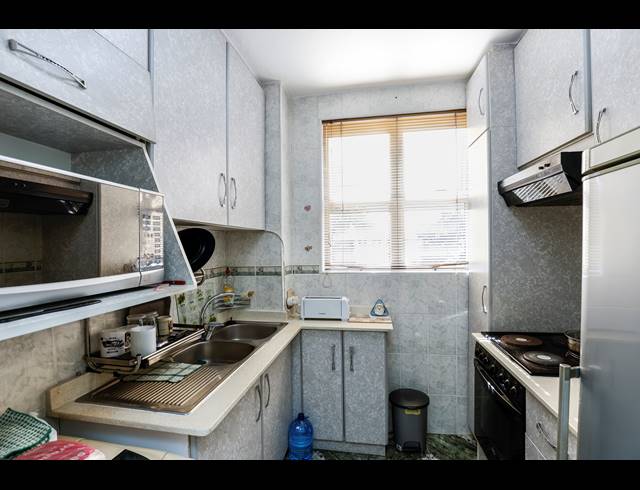 1 BEDROOM FLAT FOR SALE IN OVERPORT